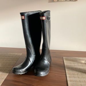 Tall Hunter Rain Boots, Black, women’s size 8
